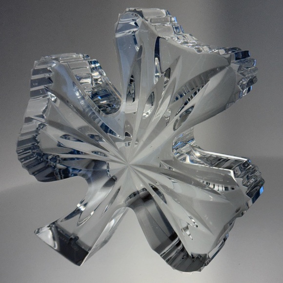 Waterford Chunky Crystal Clover/Shamrock Paperweight ~
Signed~ IRELAND - Picture 3 of 8